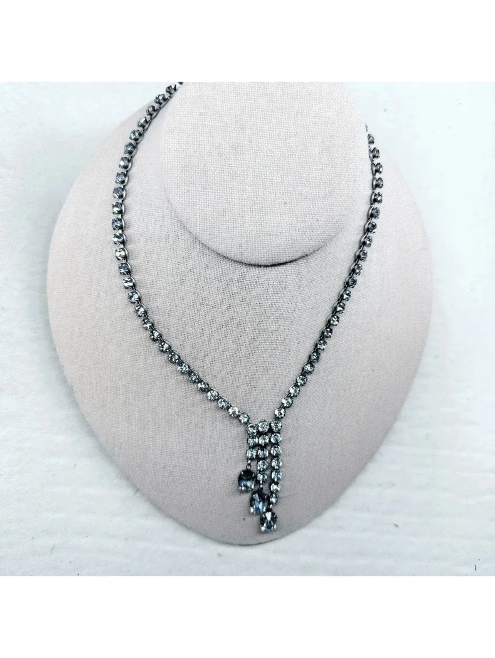 5344mc. Vintage Silvertone Bling Choker